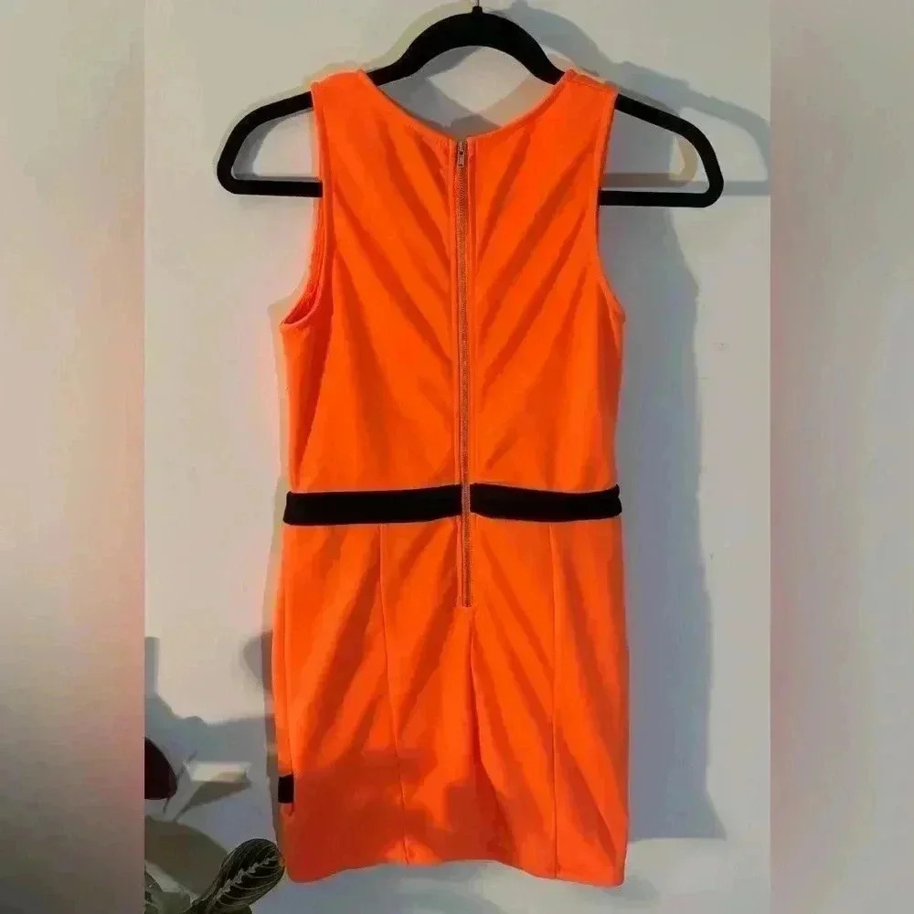 NWOT DRESS - Picture 4 of 4